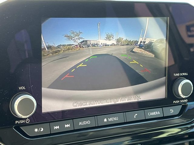 Used 2025 Nissan Pathfinder SV FWD image 35