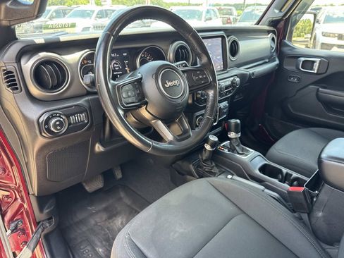 Used 2021 Jeep Gladiator Sport AWD/4WD image 17