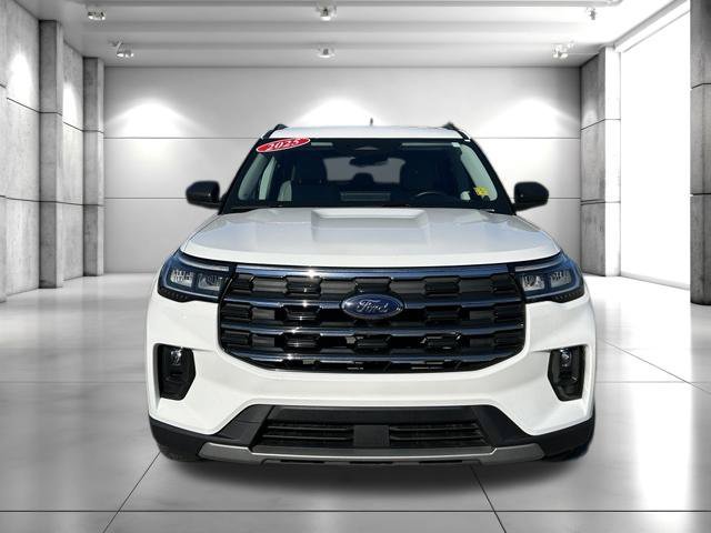 Used 2025 Ford Explorer Active w/ Active Comfort Package AWD/4WD image 3
