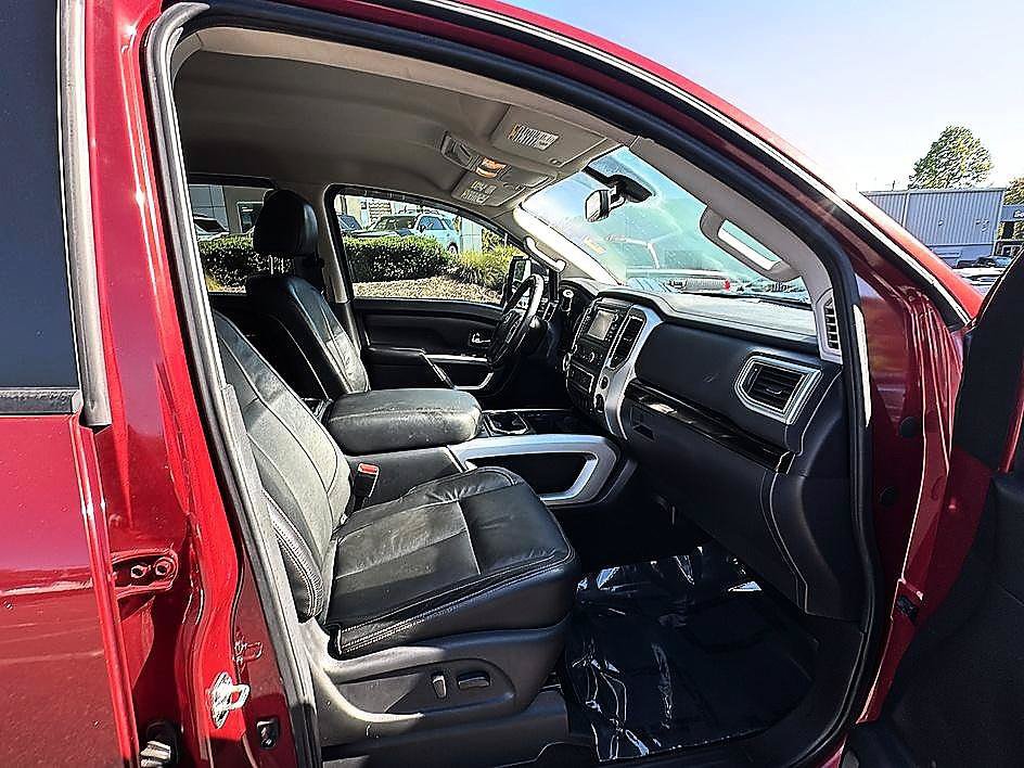 Used 2017 Nissan Titan SV RWD image 32