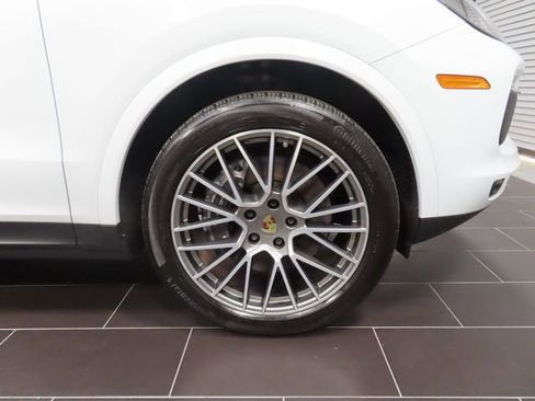 Used 2023 Porsche Cayenne Platinum Edition image 19