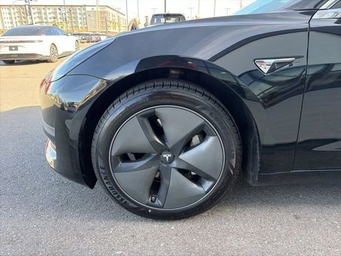 Used 2020 Tesla Model 3 Standard Range Plus image 4