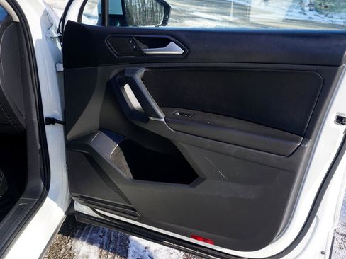 Used 2018 Volkswagen Tiguan SE image 23