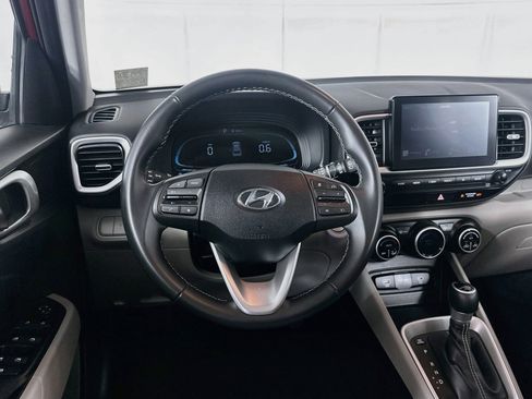 Used 2025 Hyundai Venue SEL FWD image 18