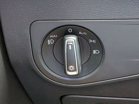 Used 2018 Volkswagen Tiguan SEL AWD/4WD image 27