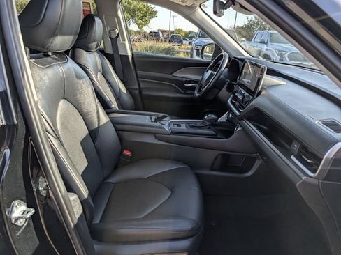 Used 2025 Toyota Grand Highlander AWD image 34