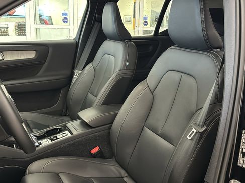 Certified 2025 Volvo XC40 B5 Plus image 23