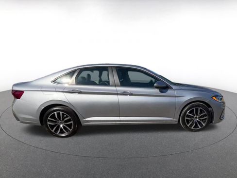 Used 2025 Volkswagen Jetta SE image 15