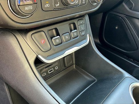 Used 2021 GMC Terrain SLT image 27