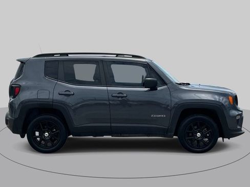 Certified 2022 Jeep Renegade Latitude w/ Convenience Group AWD/4WD image 3