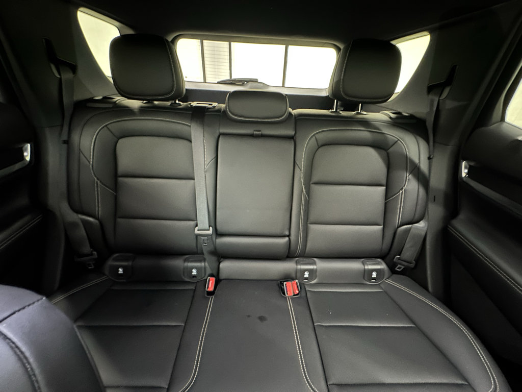 Used 2026 GMC Terrain Elevation w/ Elevation Premium Package FWD image 31