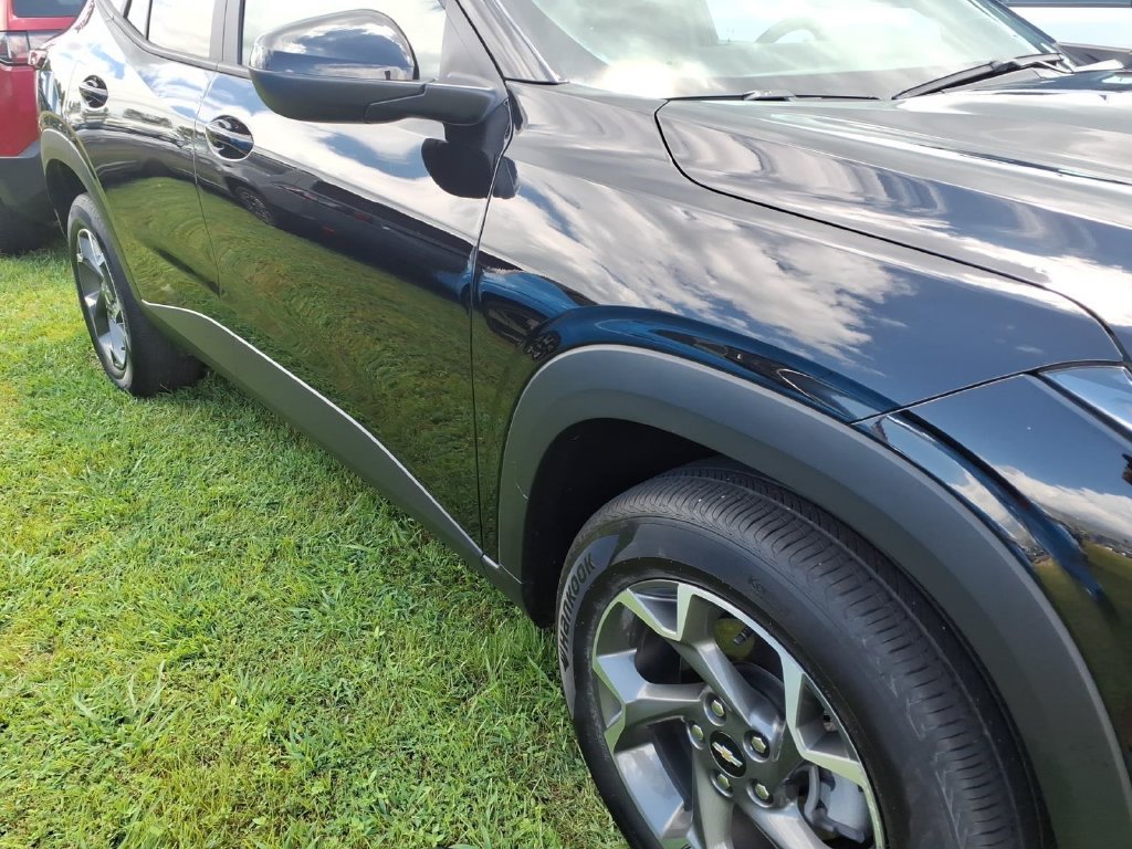 Used 2024 Chevrolet Trax LT FWD image 19