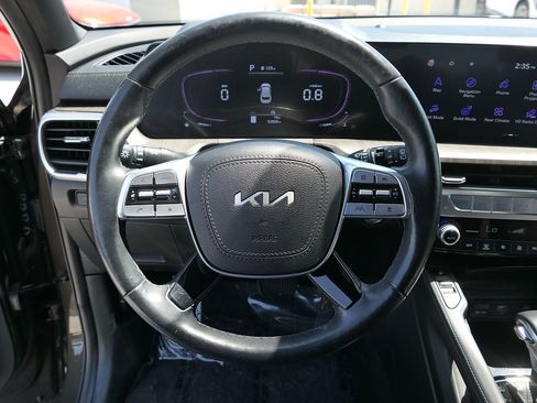 Used 2023 Kia Telluride EX w/ EX Captain's Chair Package AWD/4WD image 17