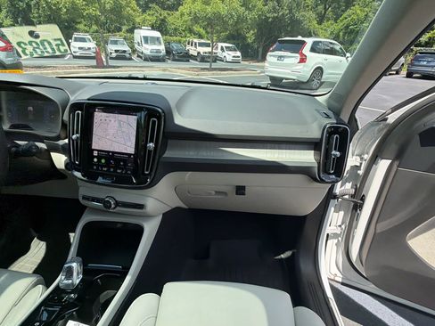 Used 2023 Volvo XC40 B5 Plus w/ Protection Package Premier AWD/4WD image 18