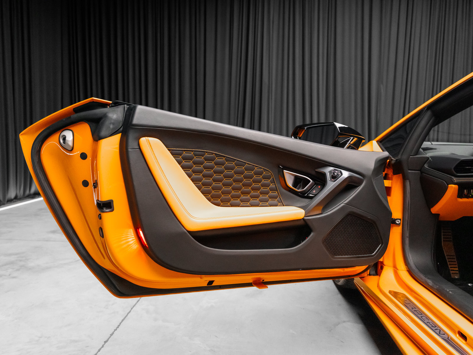 Used 2018 Lamborghini Huracan LP 580-2 RWD image 64