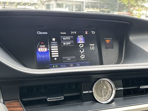 Used 2016 Lexus ES 350 w/ Premium Package w/Wood Trim FWD image 16