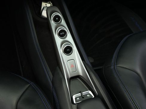 Used 2020 Ferrari F8 Tributo image 21