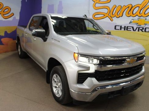 Used 2022 Chevrolet Silverado 1500 LT w/ Protection Package AWD/4WD image 2