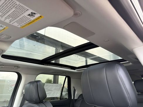 New 2025 Lincoln Navigator L Reserve image 11