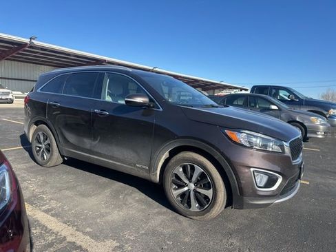 Used 2017 Kia Sorento EX image 8