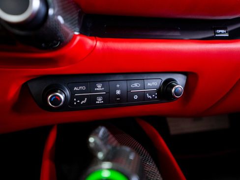 Used 2020 Ferrari 812 Superfast RWD image 90