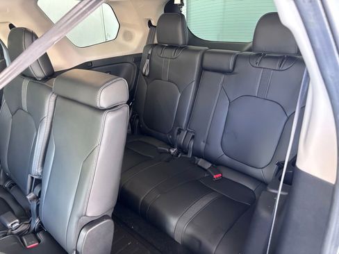 Used 2025 Honda Pilot Touring image 14