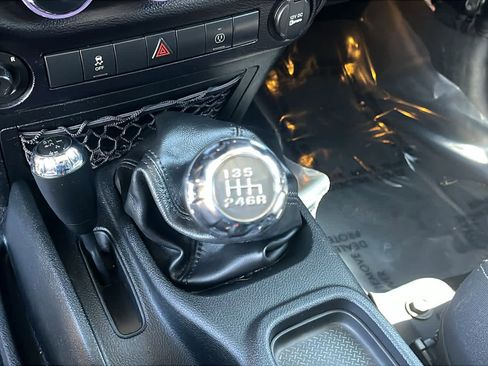 Used 2016 Jeep Wrangler Unlimited Sahara image 17