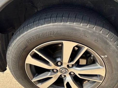 Used 2018 Toyota RAV4 XLE w/ Plus Extra Value Package FWD image 17