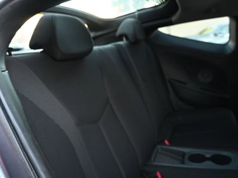 Used 2017 Hyundai Veloster image 36