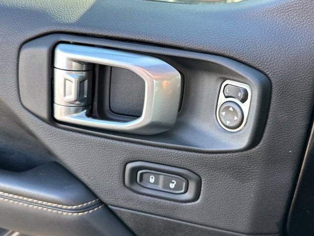 Used 2024 Jeep Wrangler Unlimited Sahara w/ Technology Group AWD/4WD image 12