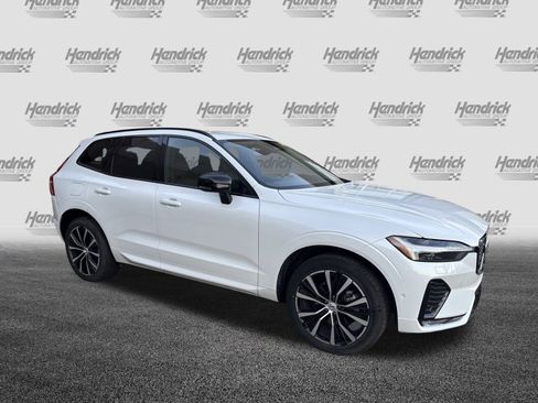 Used 2025 Volvo XC60 B5 Plus image 2