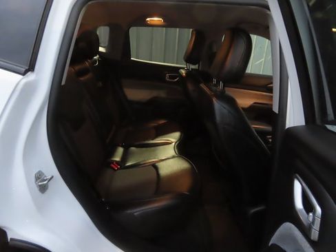 Used 2022 Jeep Compass Latitude image 27