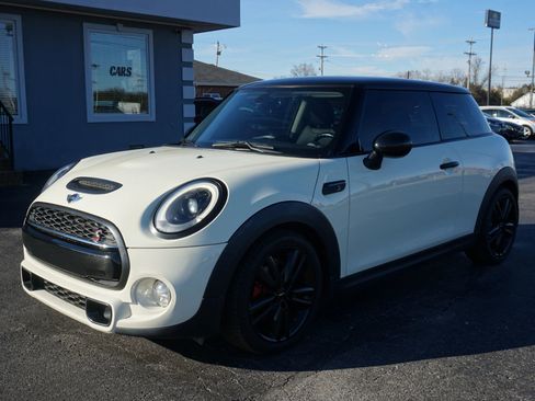 Used 2015 MINI Cooper S image 1