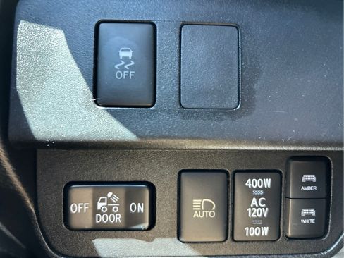 Used 2020 Toyota Tacoma TRD Off-Road AWD/4WD image 25