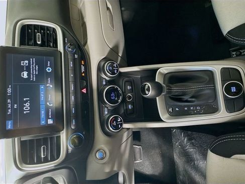 New 2025 Hyundai Venue SEL FWD image 15