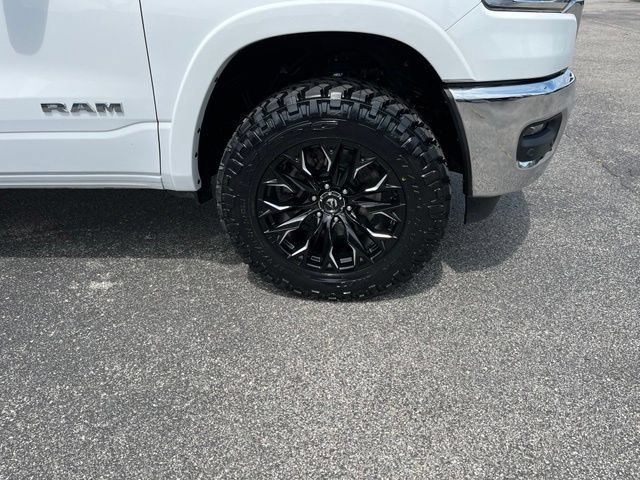 Used 2025 RAM 1500 Laramie AWD/4WD image 2