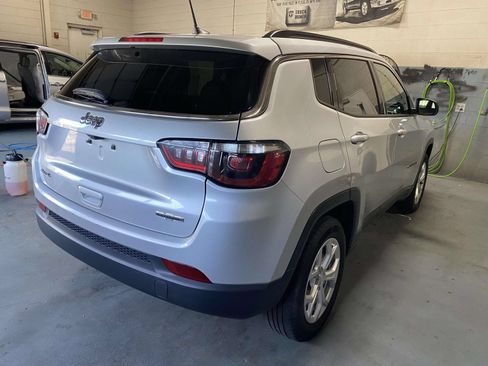 Used 2024 Jeep Compass Latitude AWD/4WD image 8