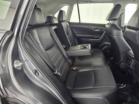 Used 2022 Toyota RAV4 XLE Premium image 12