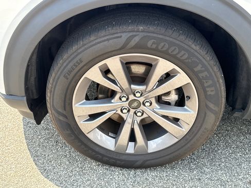 Certified 2023 Ford Explorer XLT w/ Equipment Group 202A AWD/4WD image 8