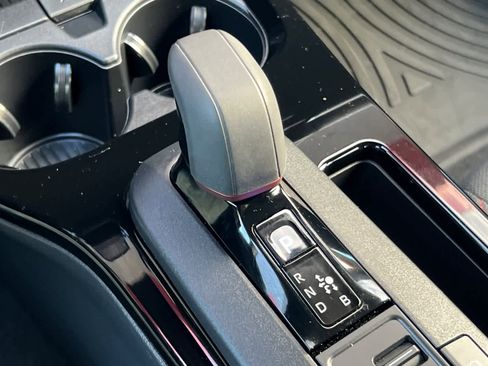 Certified 2024 Toyota Prius Prime SE image 22