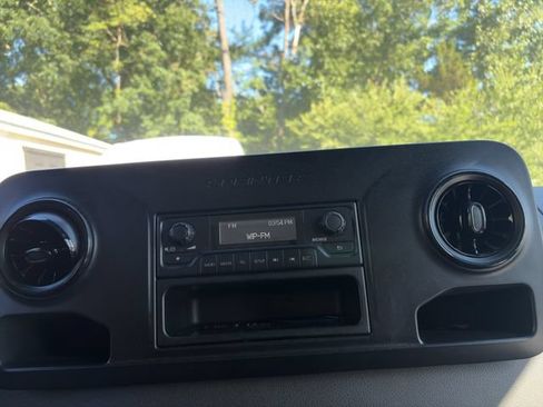 Used 2019 Mercedes-Benz Sprinter 2500 image 3