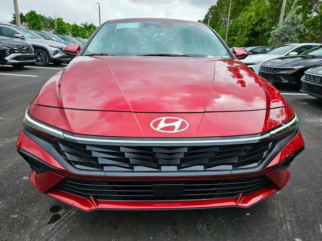 Certified 2025 Hyundai Elantra SEL FWD image 9
