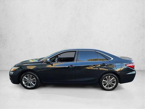 Used 2016 Toyota Camry SE image 5