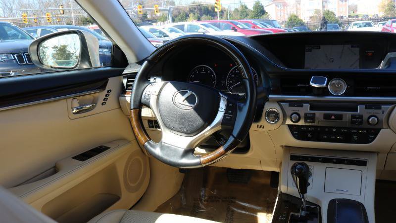 Used 2015 Lexus ES 350 w/ Luxury Package FWD image 27