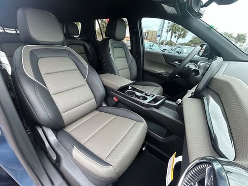 New 2026 Chevrolet Equinox LT w/ Convenience Package II FWD image 27