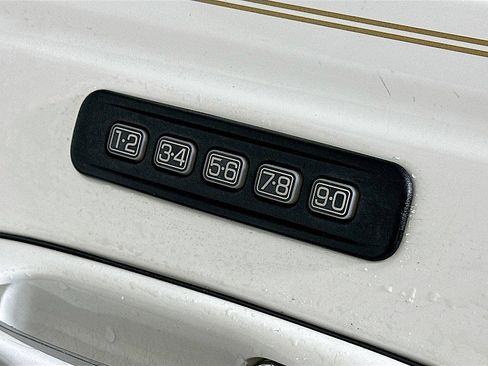 Used 2004 Lincoln Town Car Signature RWD image 28