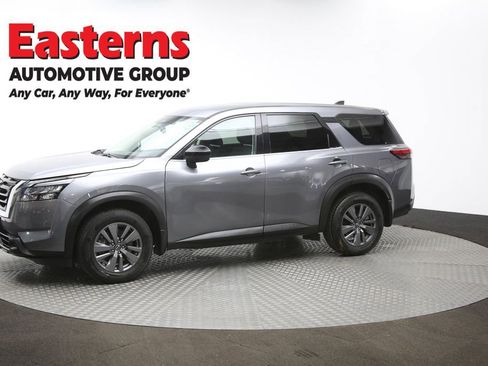 Used 2024 Nissan Pathfinder S image 57