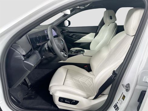 Certified 2026 BMW 530i xDrive w/ M Sport Package AWD/4WD image 15