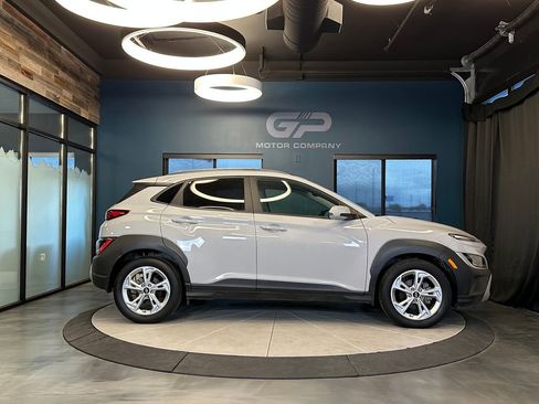 Used 2022 Hyundai Kona SEL w/ Convenience Package FWD image 2