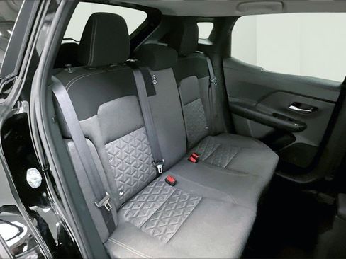 Certified 2025 Nissan Kicks SV image 18